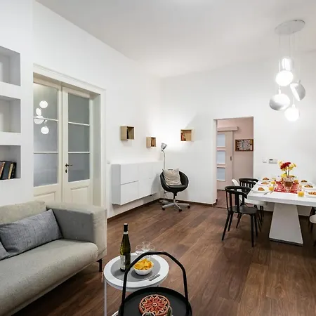 Vladislavova Apartment *